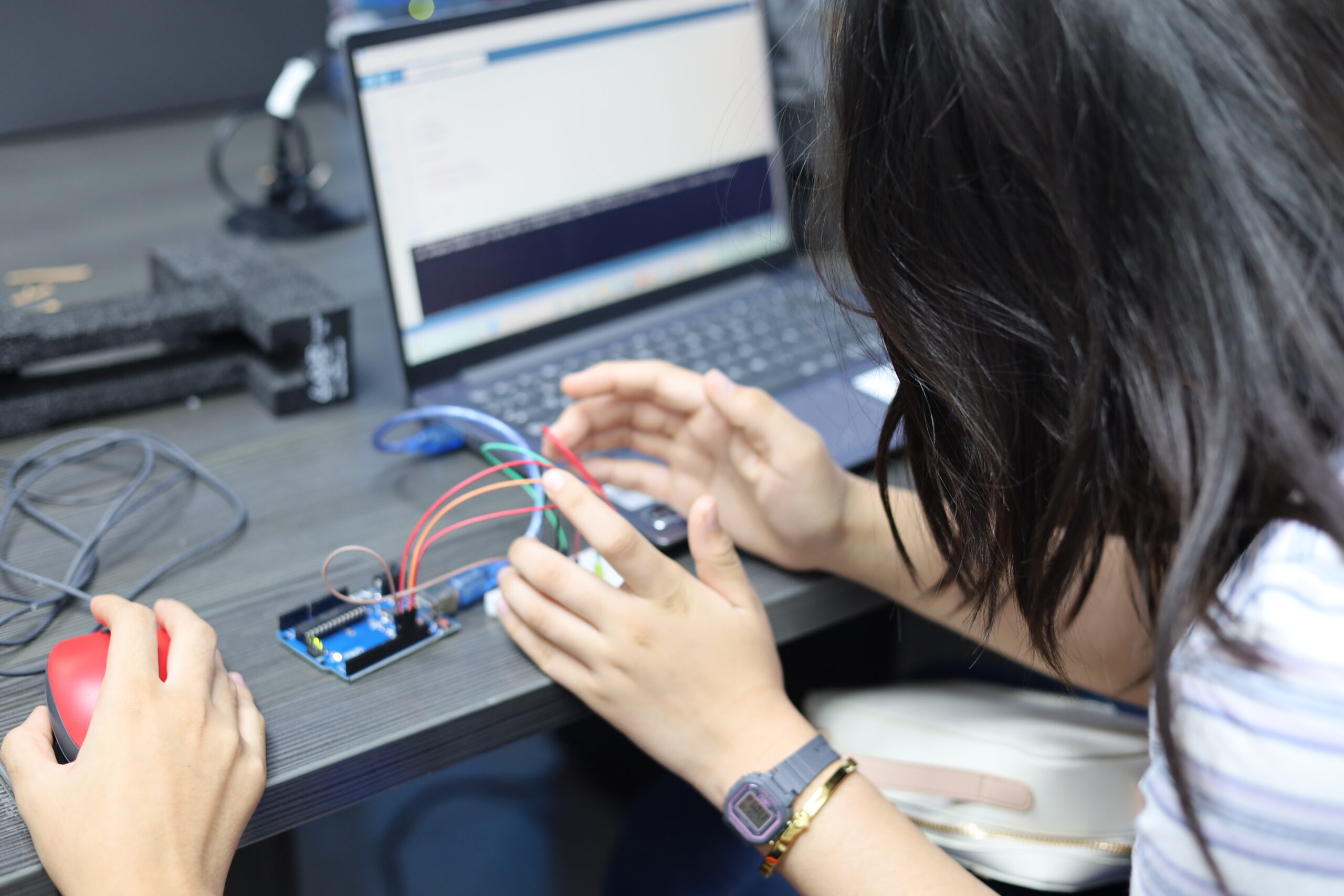 Sesión de robótica en la sucursal Apodaca de MachineCare Education