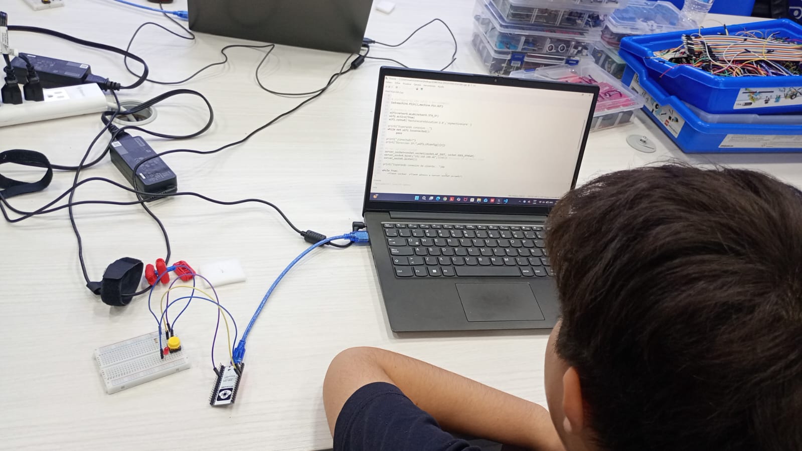 Sesión de tecnología en sucursal Guadalupe en MachineCare Education