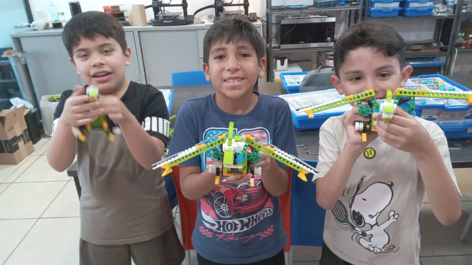 Sesión de robótica en la sucursal Apodaca de MachineCare Education